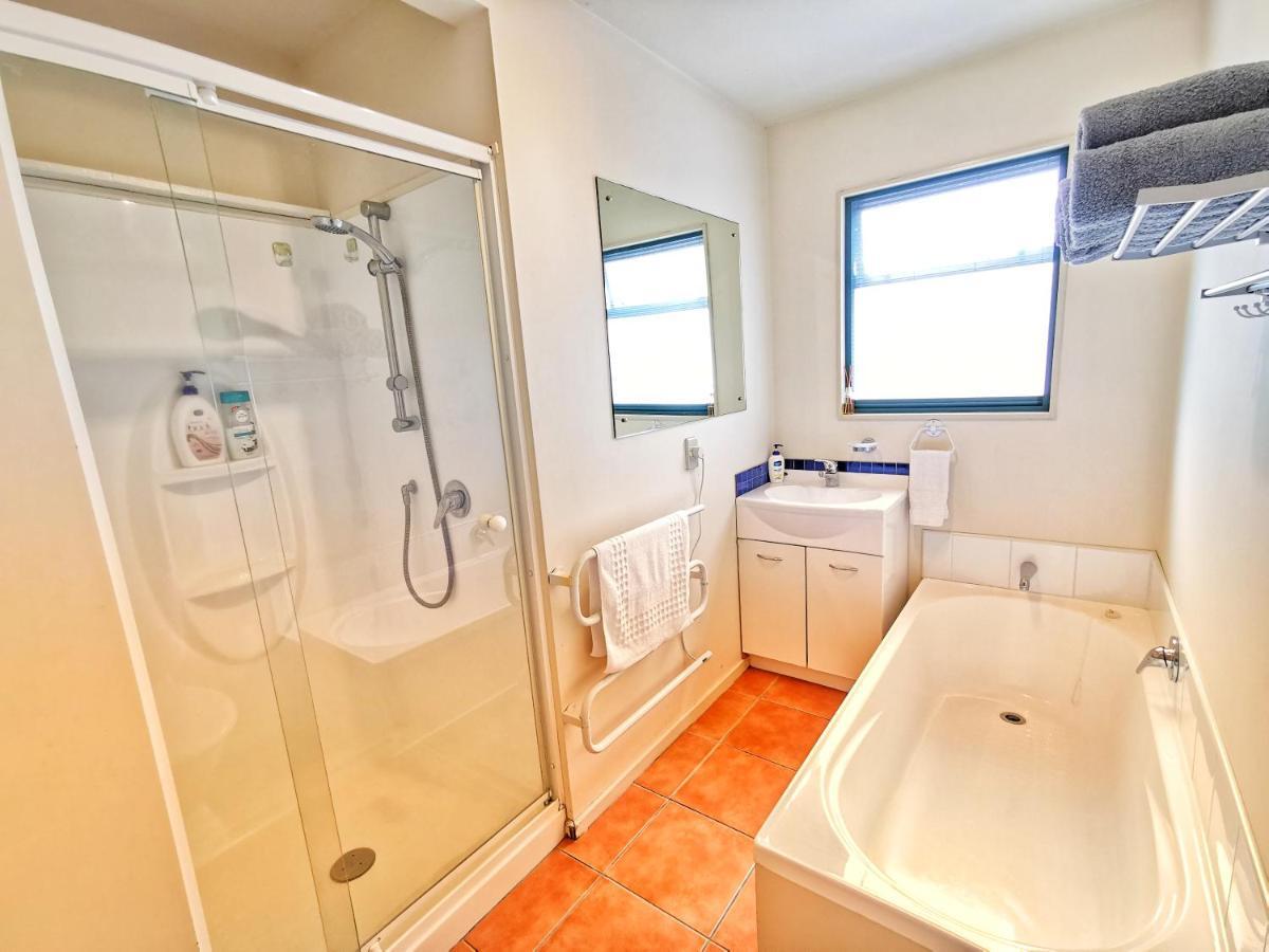 Villa Atarau Grove 4bdrm house à Paraparaumu Extérieur photo